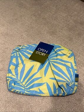 Open Story Water Resistant Pouch